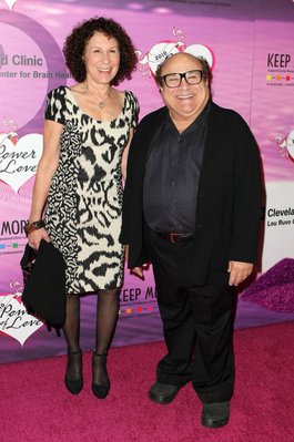 rhea_perlman_and_danny_devito.jpg